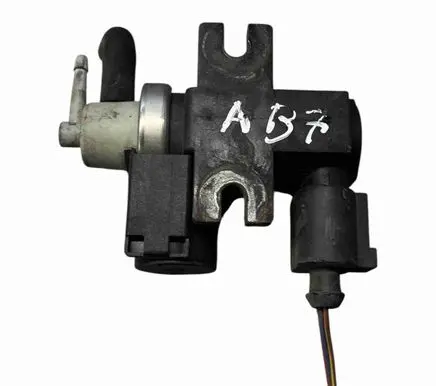 Audi A4 S4 B7 8E 8H Turbo solenoid valve 8E0906627C