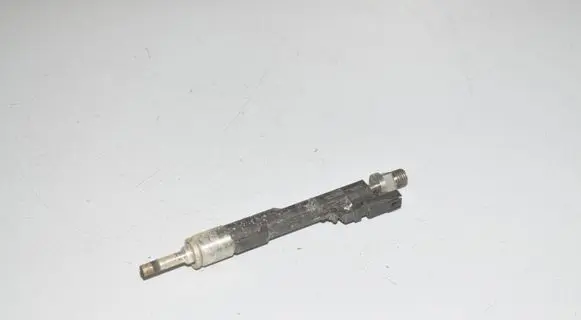 BMW X1 E84 Fuel injector 7639994 13647639994