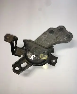 Toyota RAV 4 (XA30) Engine mount bracket