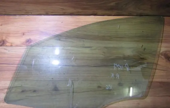 Peugeot 407 Front door window glass four-door