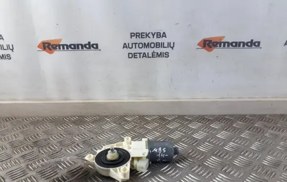 Mercedes-Benz S W222 Front door window regulator motor 0130822756 A1669060301