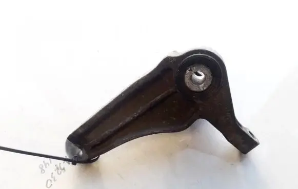 Volvo V50 Engine mounting bracket 3m516p093ae 3m51-6p093-ae