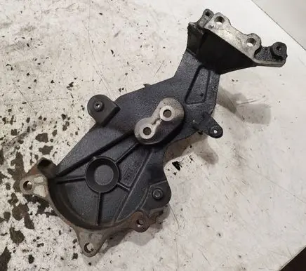 Toyota Avensis T250 Engine mounting bracket 227D4