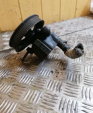 Opel Tigra A Power steering pump 26025012