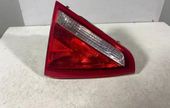 Audi A5 8T 8F Tailgate rear/tail lights 8T0945093