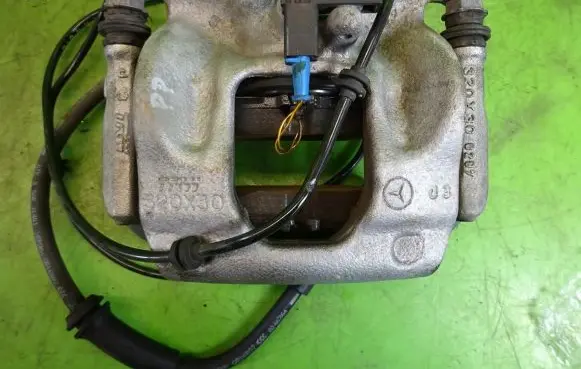 Infiniti QX30 Front brake caliper