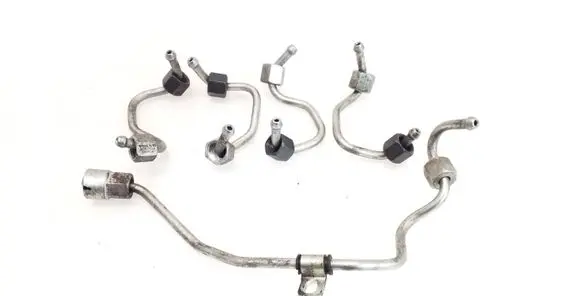 Volvo V60 Fuel injector supply line/pipe 31303505 31405314 180125