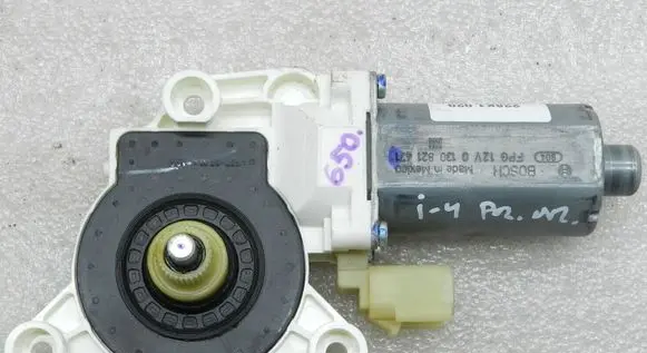 Chrysler Grand Voyager V Front door window regulator motor 3015587 0130821471