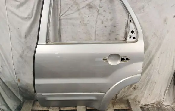 Ford Maverick Rear door