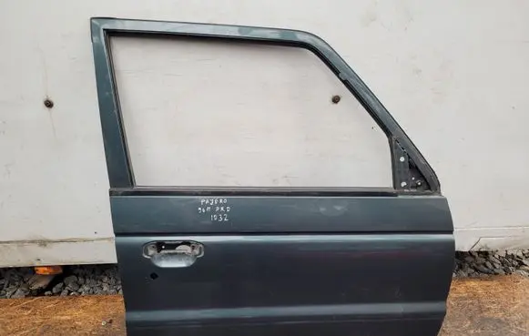 Mitsubishi Pajero Front door