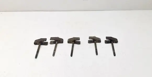 Mercedes-Benz E W211 Fuel Injector clamp holder 
