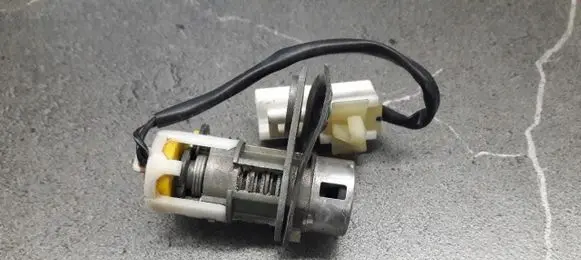 KIA Magentis Tailgate/trunk/boot lock/catch/latch