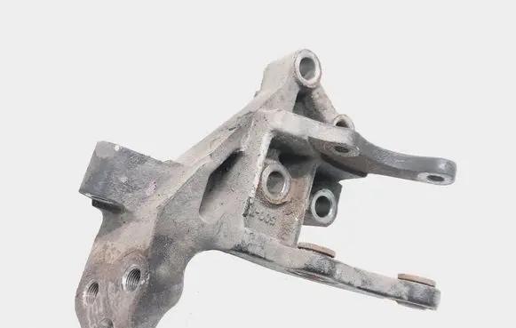 Toyota Avensis T250 Engine mounting bracket 123150r012