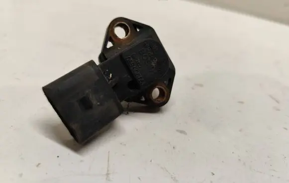 Audi A6 S6 C5 4B Air pressure sensor 059906051 0281002326