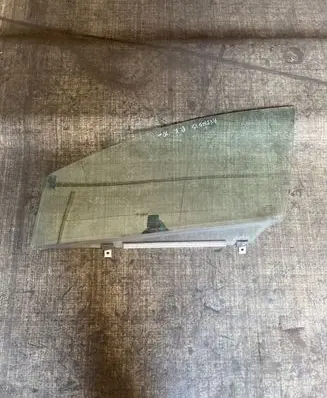 Toyota Avensis T270 Front door window glass four-door