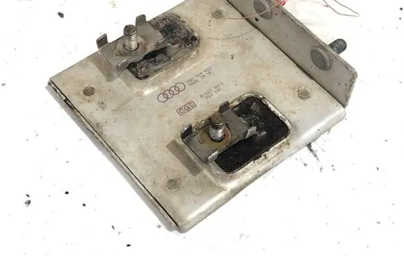 Volkswagen PASSAT B5 Fan control module 8D0959493