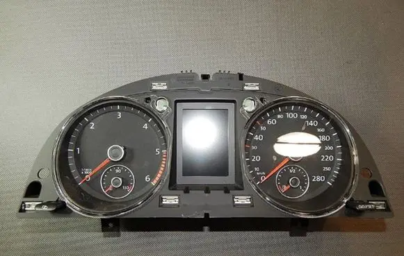 Volkswagen PASSAT CC Speedometer (instrument cluster) 3C08920870C
