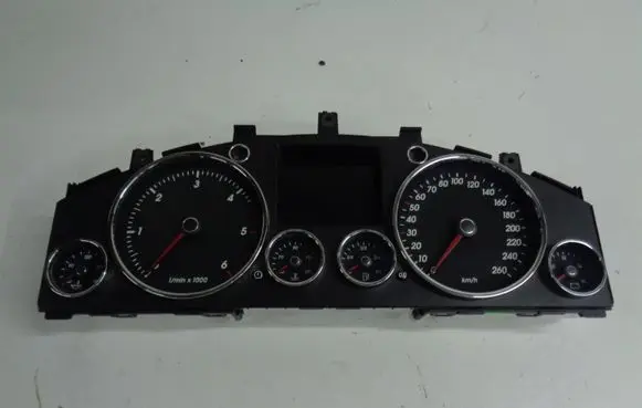 Volkswagen Touareg I Speedometer (instrument cluster) 7L6920880M