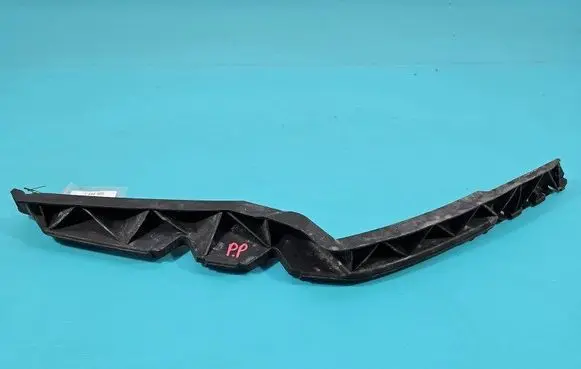 Front bumper mounting bracket