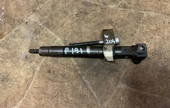 Mercedes-Benz C W204 Fuel injector A6510704987