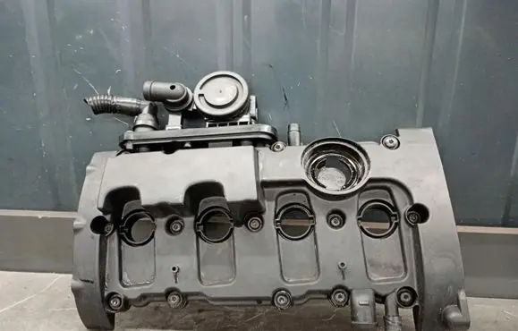 Volkswagen Golf V Rocker cam cover 06f103469f
