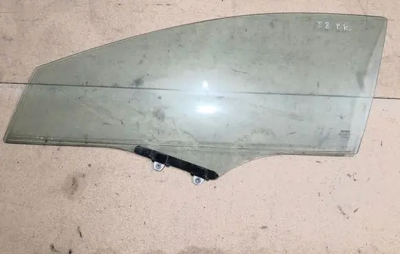 Honda Civic Front door window glass four-door