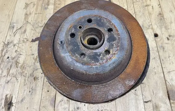 Front wheel hub spindle knuckle