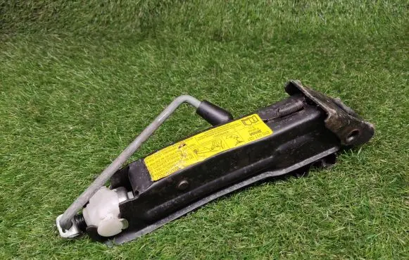 Skoda Fabia Mk1 (6Y) Lift Jack 6Y0011031