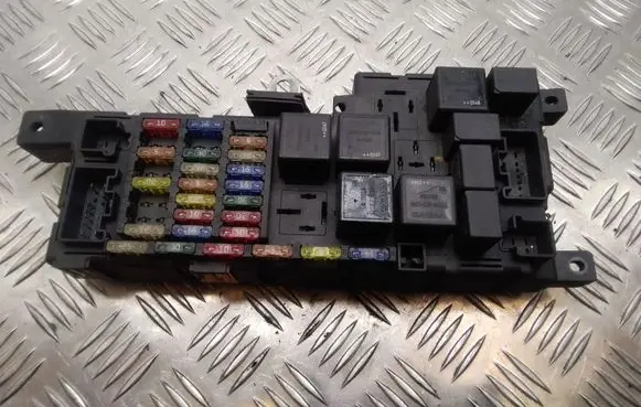 Volvo V70 Fuse module 518717004