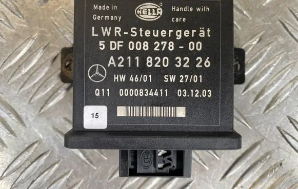 Mercedes-Benz E W211 Light module LCM A2118203226 5DF00827800 0000834411