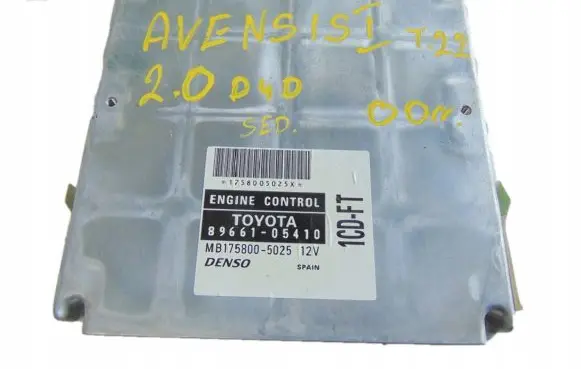 Toyota Avensis T220 Engine control unit/module 8966105410