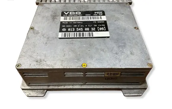 Mercedes-Benz E W124 Engine control unit/module ECU 0135450832