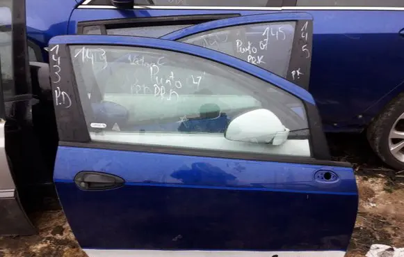Fiat Punto (188) Front door