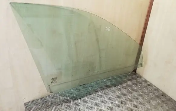 Volvo XC90 Front door window glass four-door