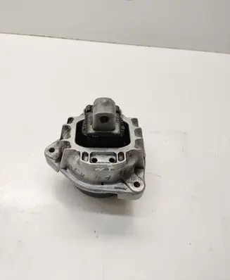 BMW 5 F10 F11 Engine mount bracket G2038310