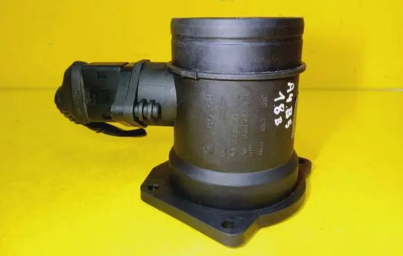 Audi A4 S4 B5 8D Mass air flow meter 06B133471 0280218013 0986280206
