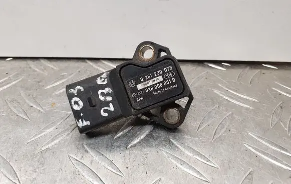 Volkswagen Eos Air pressure sensor 0261230073 038906051D