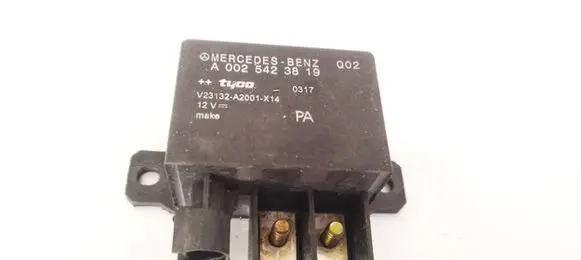 Mercedes-Benz E W211 Glow plug pre-heat relay A0025423819 V23132A2001X14