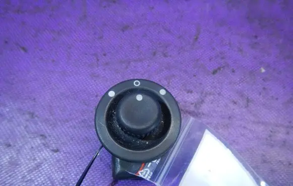 Renault Clio II Wing mirror switch 