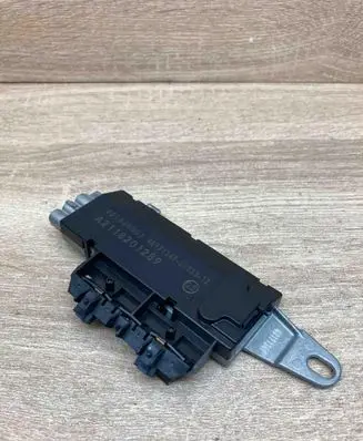 Mercedes-Benz E W211 Aerial antenna amplifier A2118201289 921868001