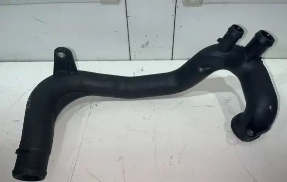 Mercedes-Benz B W245 Engine coolant pipe/hose A6402001352