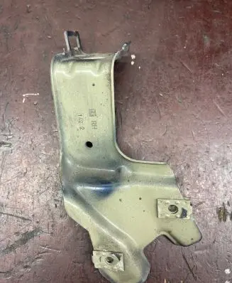 Opel Insignia A Fender mounting bracket 1422