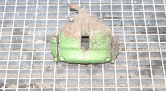 Volkswagen PASSAT CC Front brake caliper