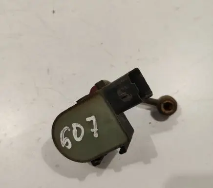 Headlight/headlamp level sensor