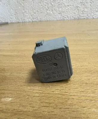Mercedes-Benz E A207 Other relay 4RA007793 D10000