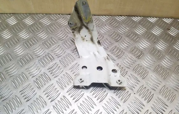Volkswagen Eos Fender mounting bracket 1Q0821135