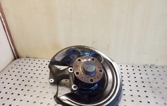 Volkswagen PASSAT B7 Rear wheel hub