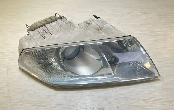 Skoda Octavia Mk2 (1Z) Headlight/headlamp