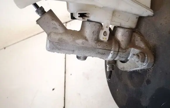 Toyota Avensis T250 Master brake cylinder