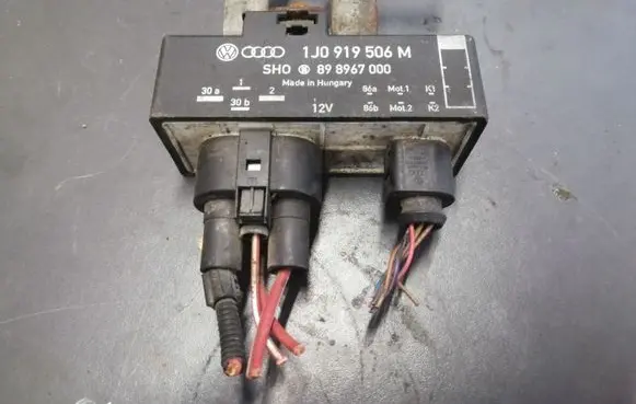 Skoda Fabia Mk1 (6Y) Coolant fan relay 1J0919506M